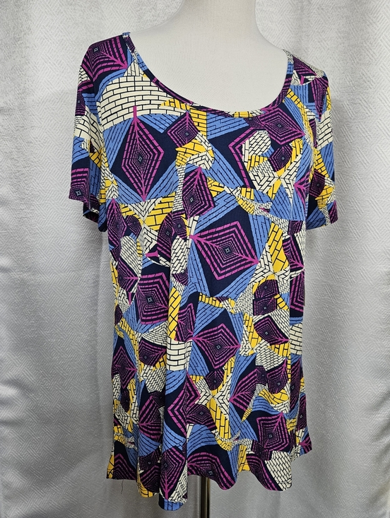LuLaRoe Tops - LuLaRoe Classic T Blouse XL Geometric
